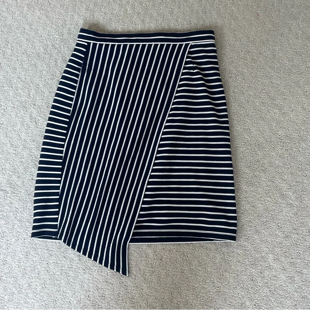 Anthropologie Hutch Chauncey Navy Blue White Asymmetric Striped Skirt Sz 10 - Picture 5 of 9